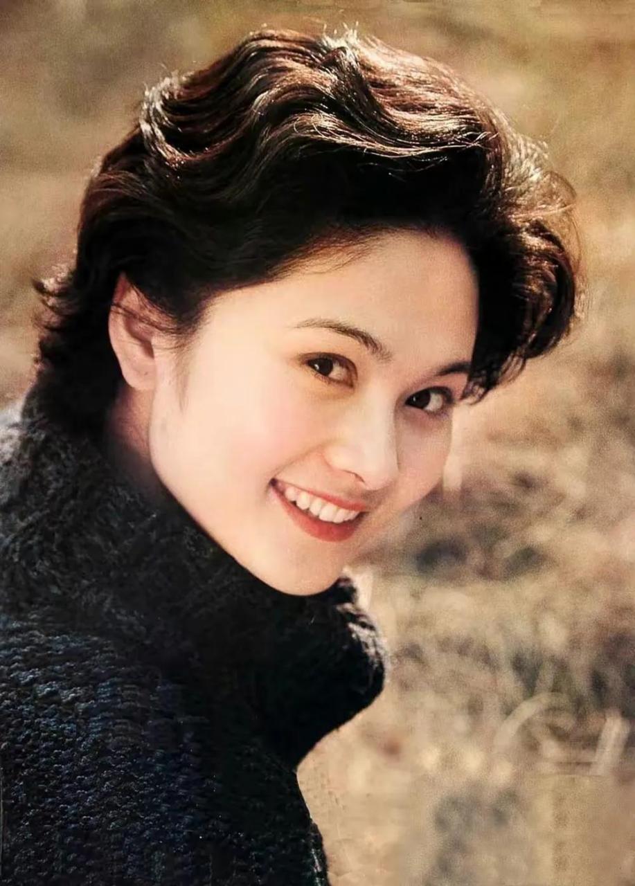 80年代的"女神"韩月乔,如今满脸皱纹,白发苍苍,老得快认不出来了.