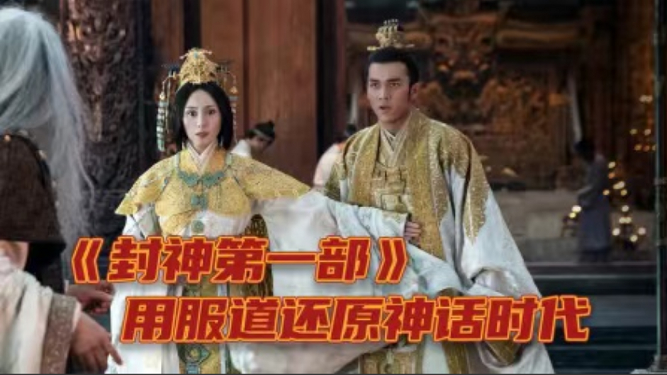 仔细一看,原来他们是坐在一个光腚状造型的塑料