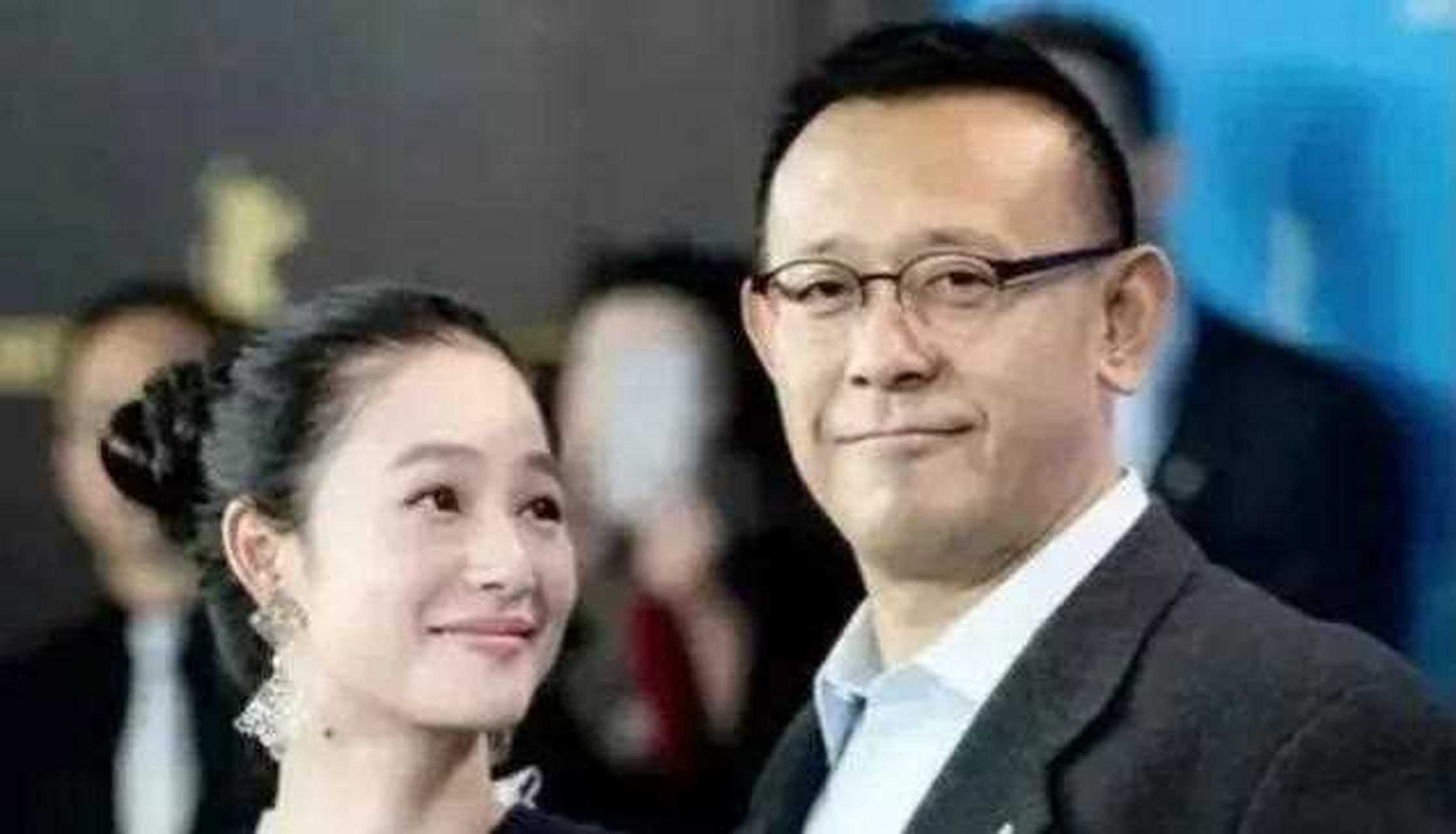 一天晚上,姜文正跟宁静"对台词,刘晓庆突然闯进来"都这么晚了,咱