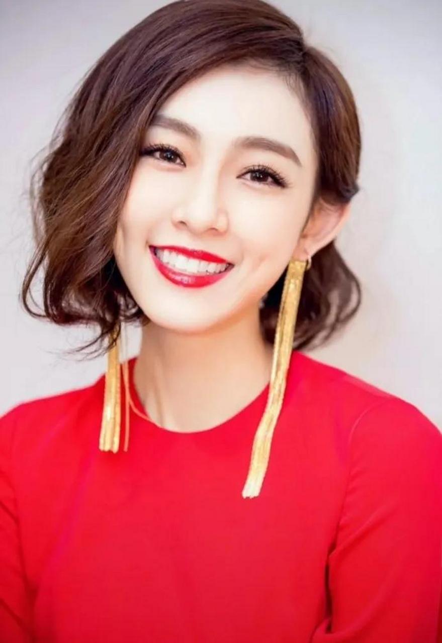 范玮琪是一位备受认可的演员,她的天赋和才华让人印象深刻.