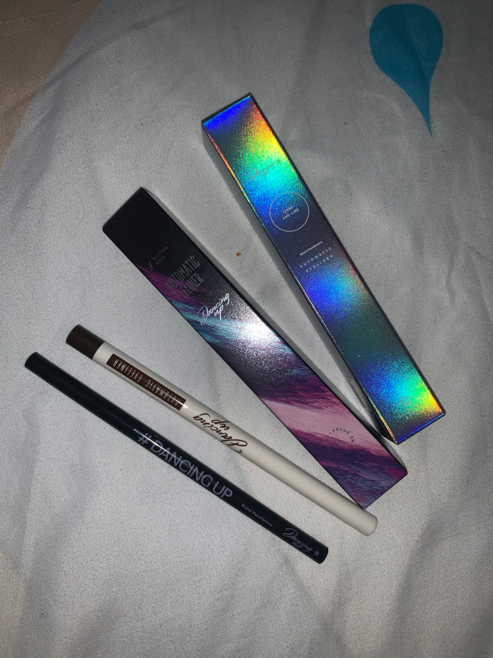 舞动奇迹眼线胶笔试用 被种草的眼线胶笔,名字叫舞动奇迹,某宝买的,约