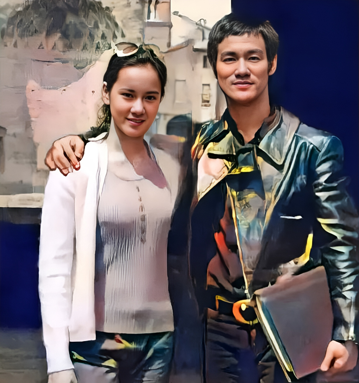 三人中,李小龙比苗可秀大十二岁,比衣依大十三岁.