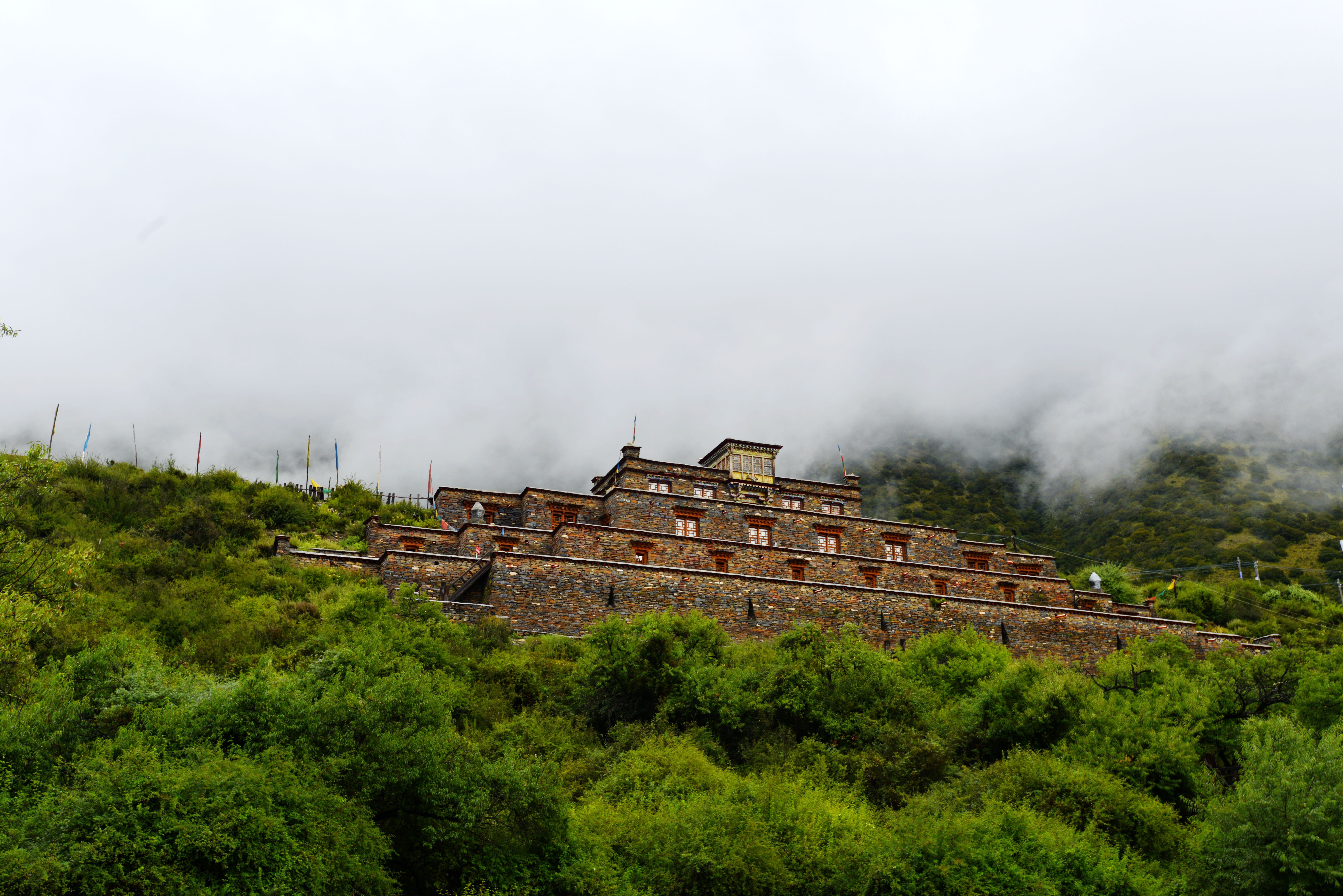 秀巴千年古堡旅游景区位于林芝地 @陈小李领域的动态