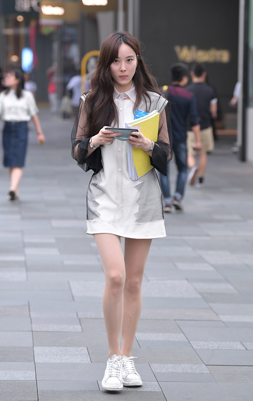 肉丝美腿小姐姐