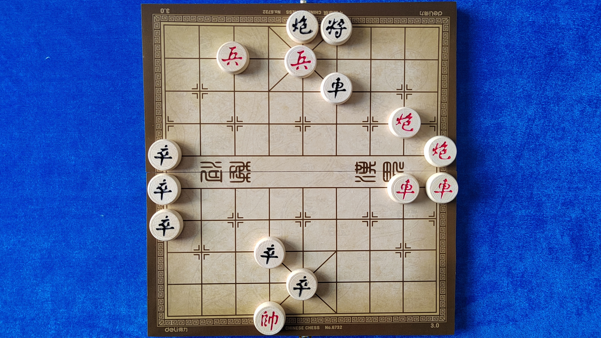 济南小伙路遇象棋路边摊,一时棋瘾上来,想探个究竟.
