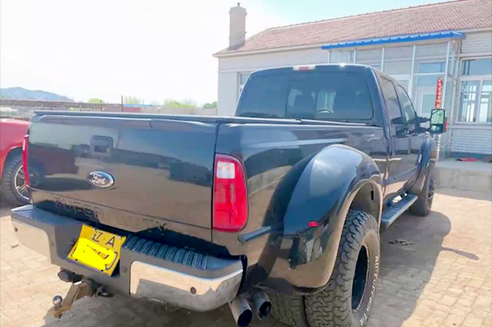 沈阳老板开180万元的福特f450回老家,被当成黄牌小货车