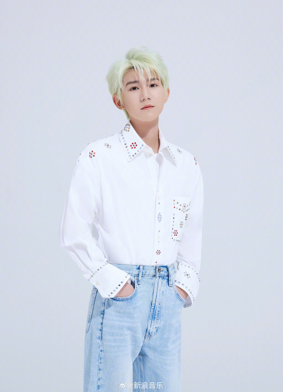 哇哇哇,跟毕业照一样,不得不说李飞选人还是真的很有眼光 时代峰峻