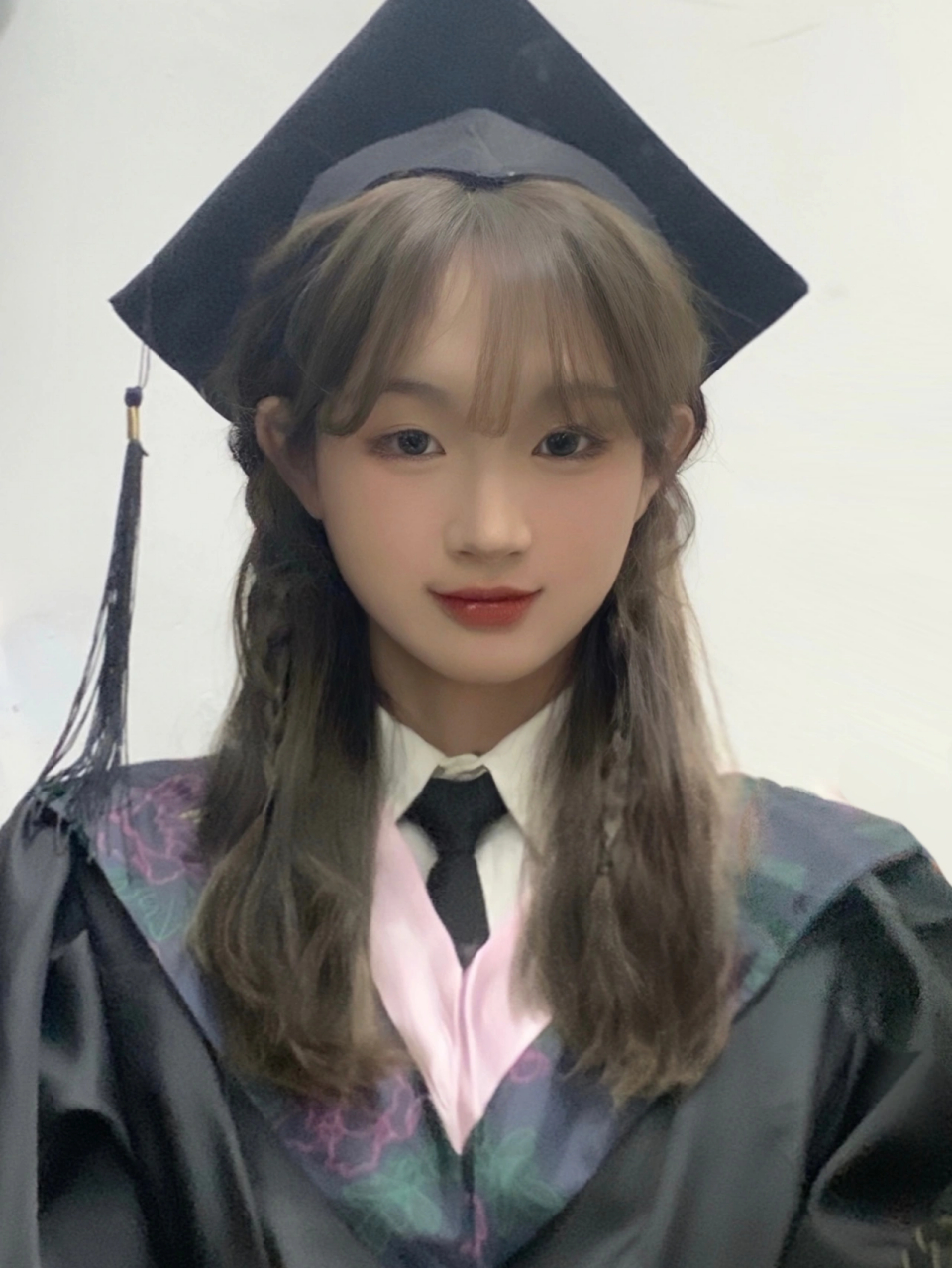 圆脸女生滴毕业照发型 现在出毕业发型会不会有一点晚 !