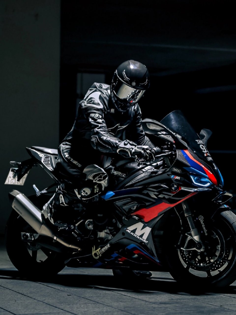 铁骑之魂:机车男孩的速度与激情  人生如戏,全靠演技.