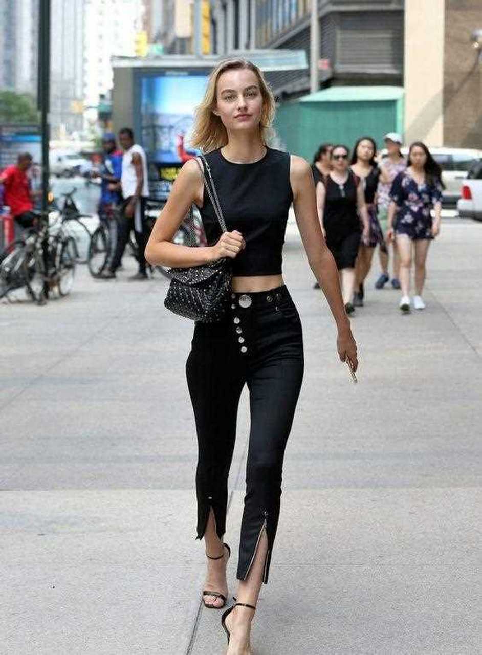 曾经在维密面试的超模们,私服都非常简约,看上去健康又清爽,随意的