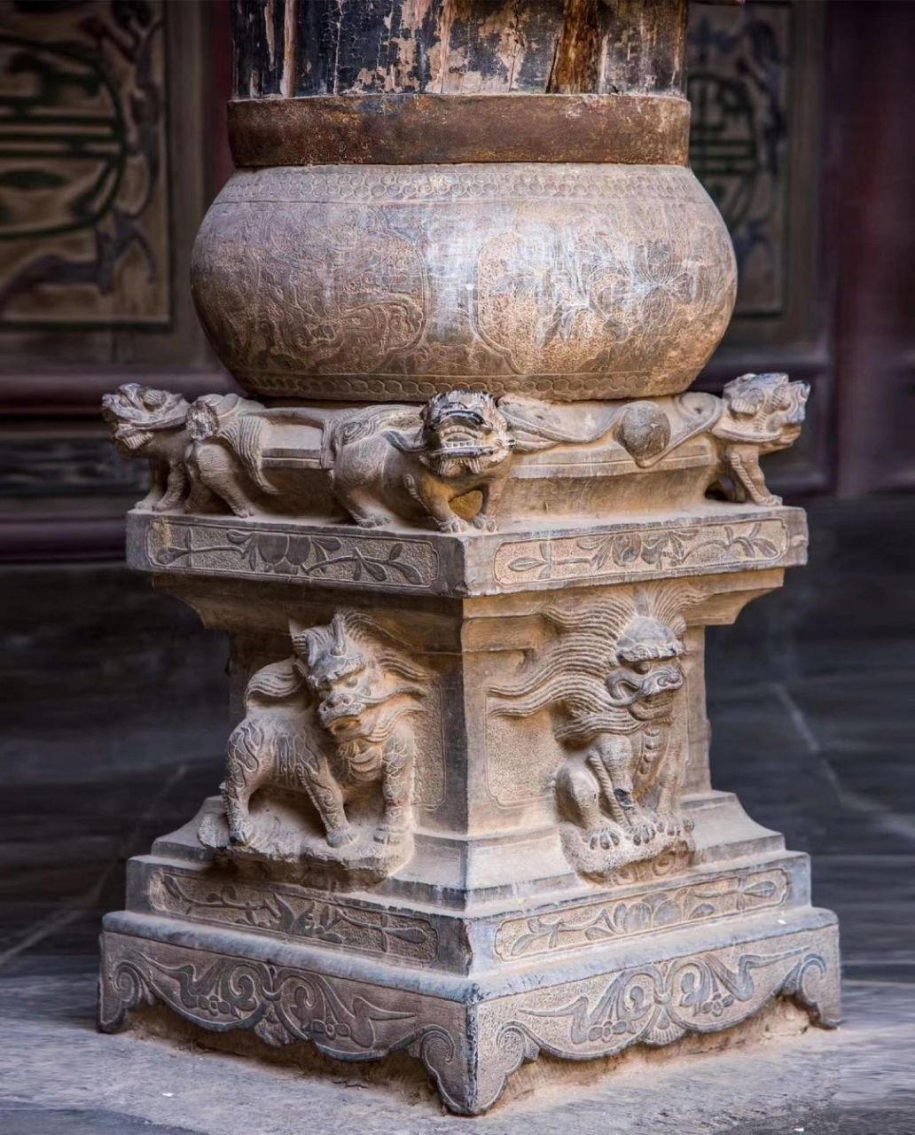 柱础—徽派古建筑详解 柱础是徽派建筑的重要构件,大多为石质,它是