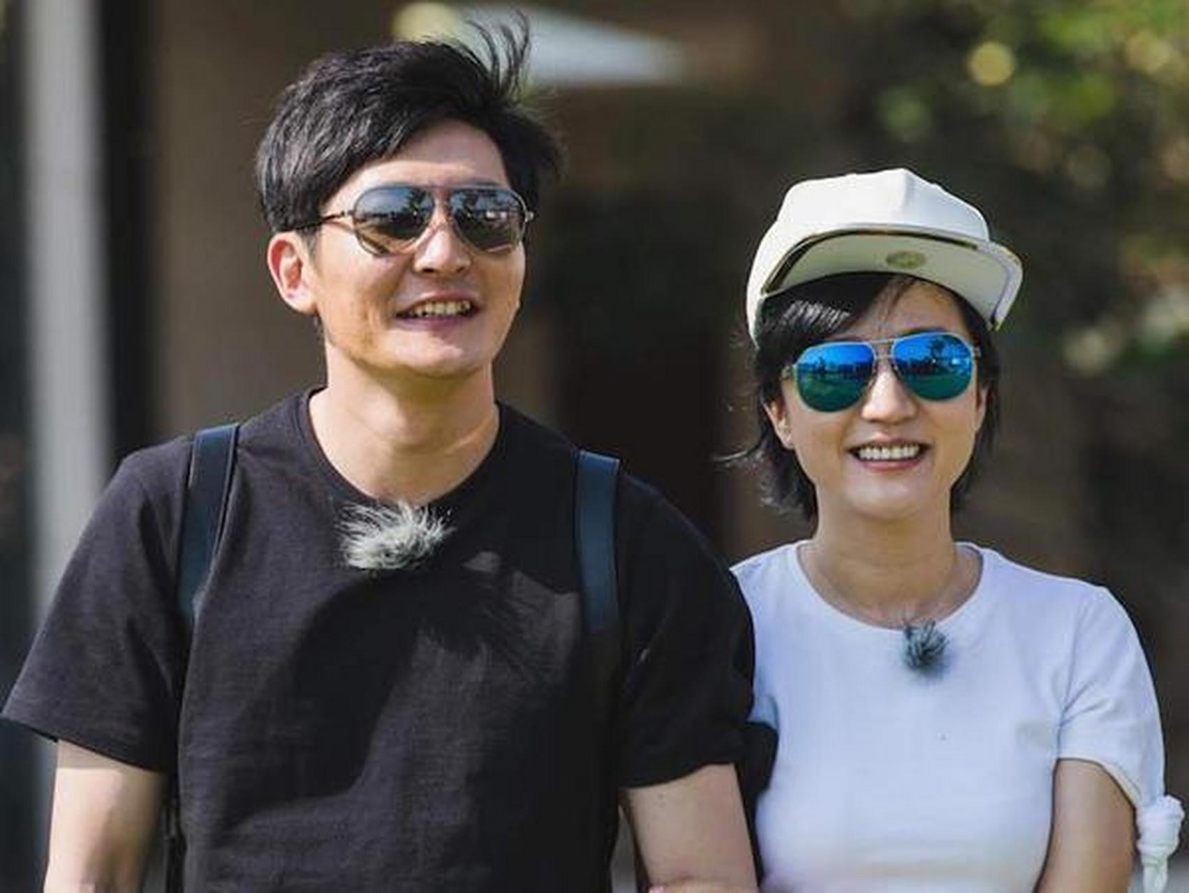 陆毅和郭京飞一起去了丈母娘家.