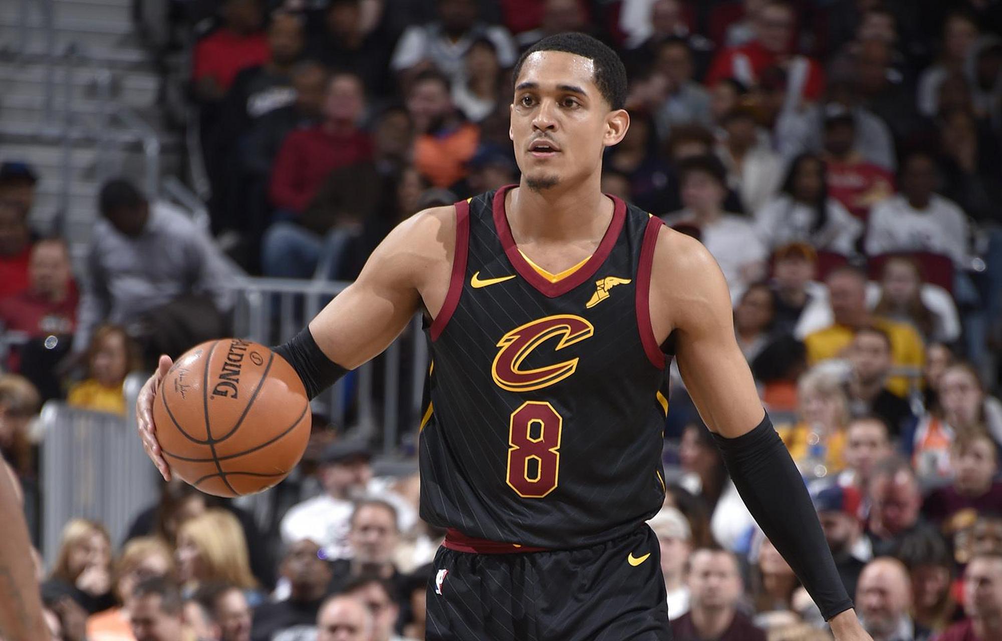 【爵士发文庆祝克拉克森生日】昨日,爵士官方更新了社交媒体,晒照祝福