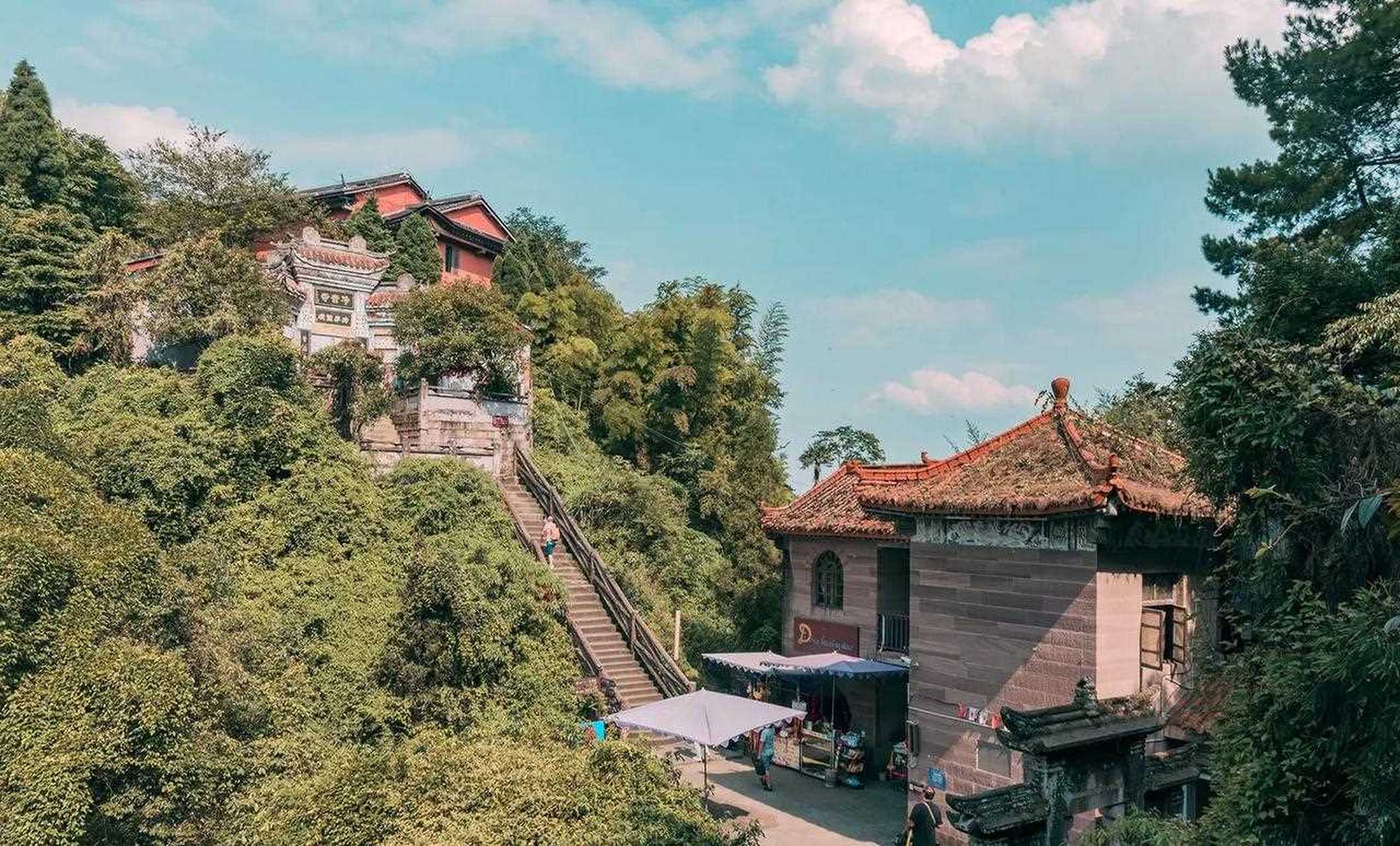 古劍山位於重慶綦江,山頂有個淨音寺,建於北宋時期.