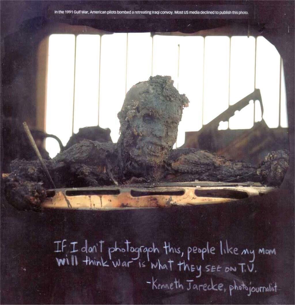 1991年,科威特,一名伊拉克士兵在死亡公路上试图逃离燃烧的卡车时被活