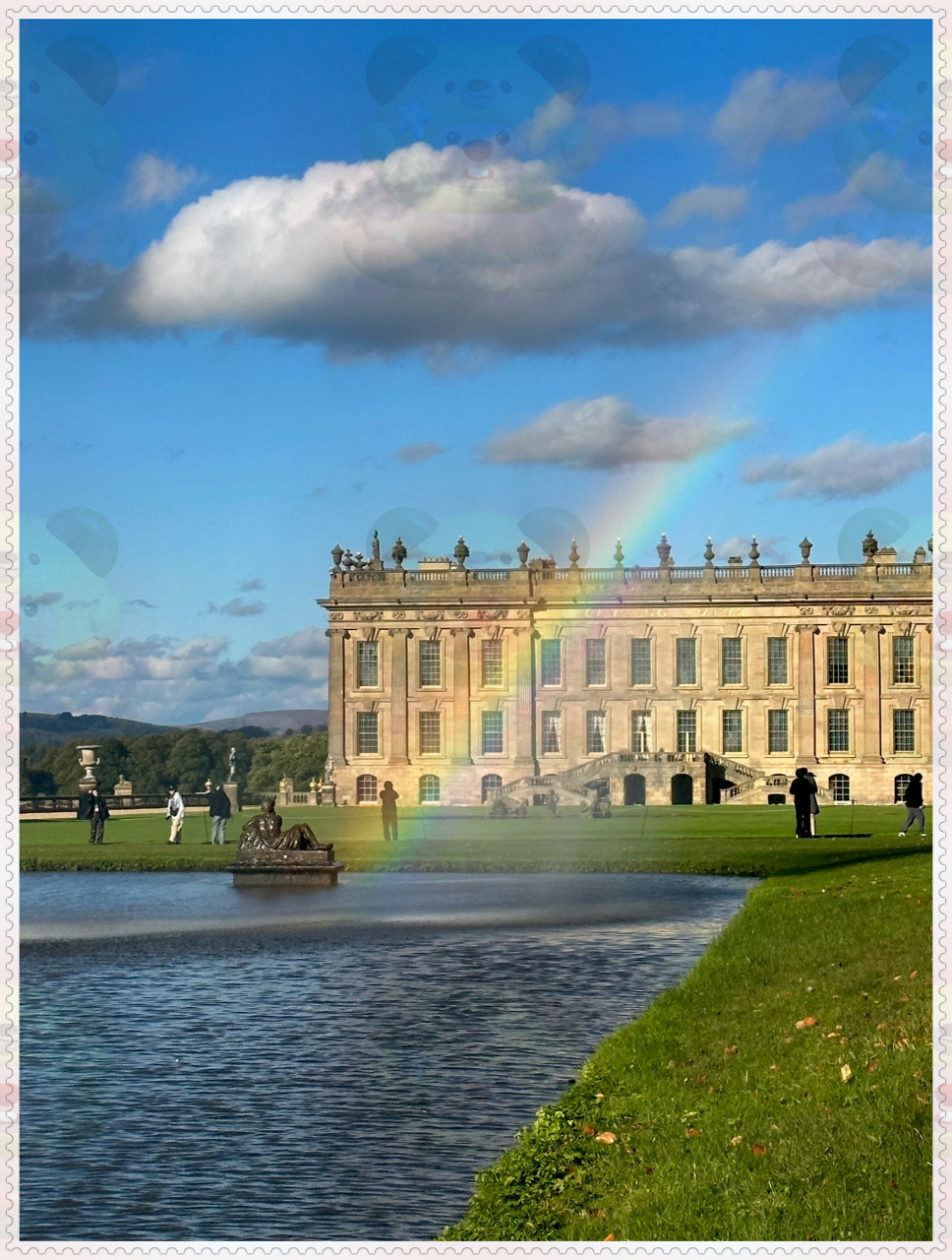 英国达西庄园  晴天的达西庄园,就像一幅生动的油画,室内外的景色都能