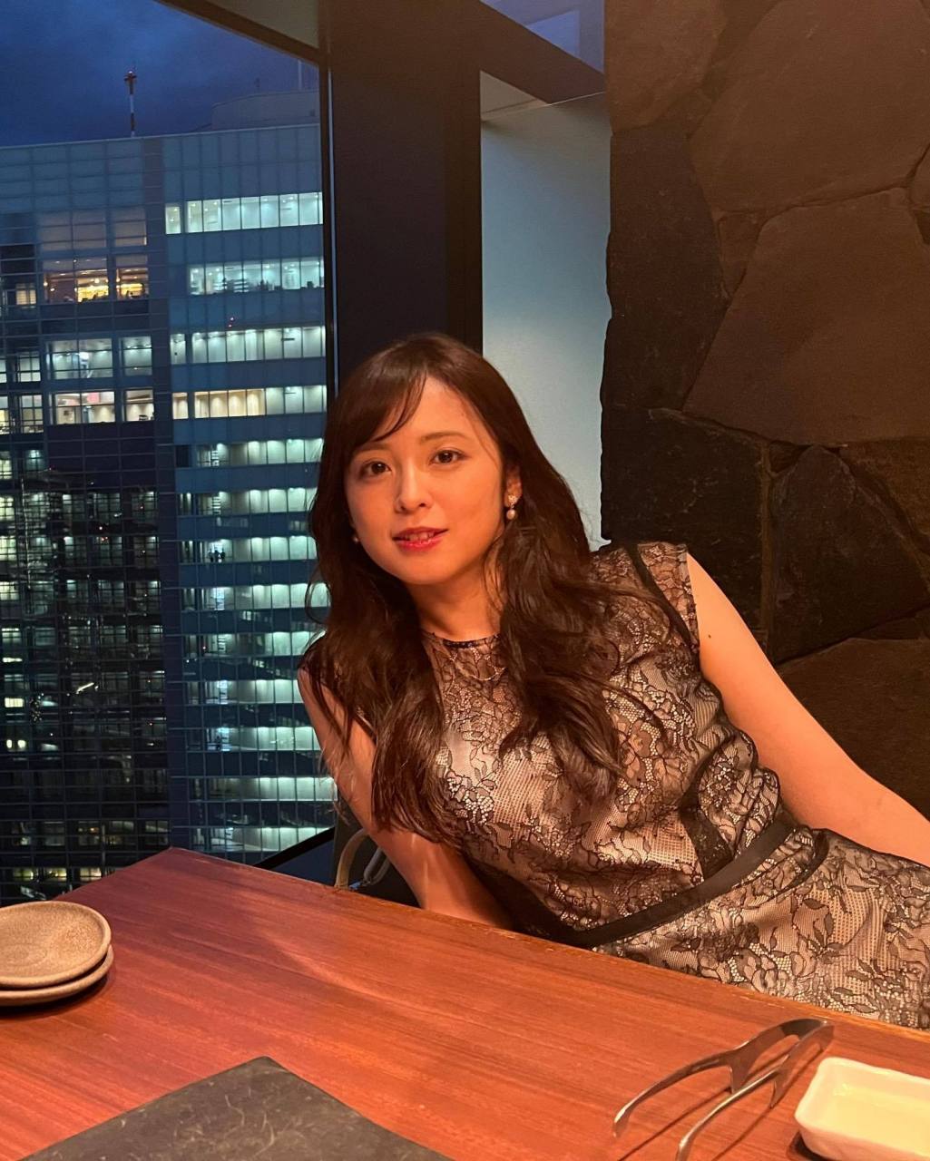 久慈晓子# 杜兰特队友渡边雄太回到了日本东京,陪夫人久慈晓子一乒