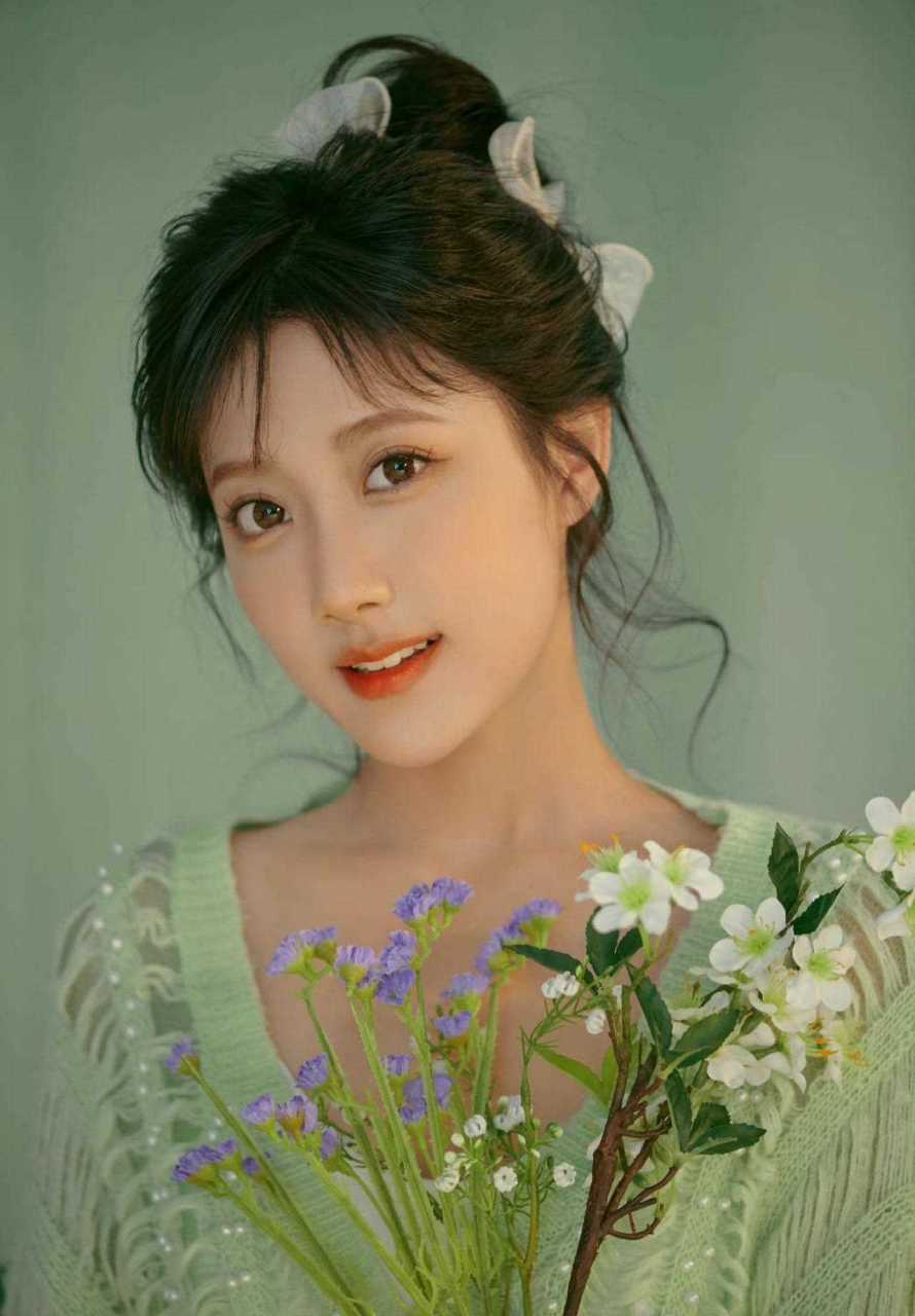 李艺彤绝美写真!