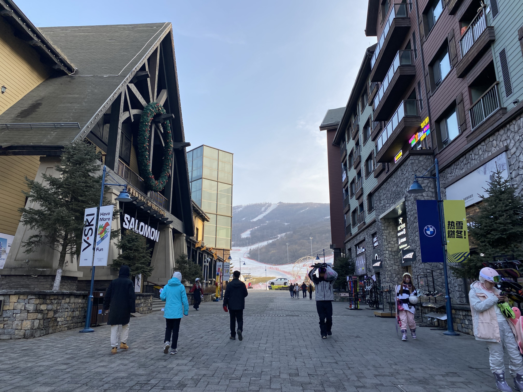 吉林市萬科松花湖滑雪場,遊客不多,空氣清新.