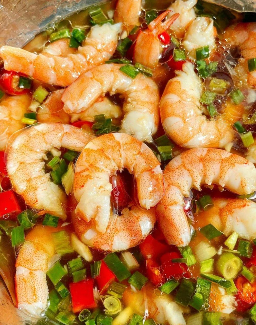 虾肉这个做法真的好鲜甜减脂期离不开的就是虾,每次都吃水煮的真的会