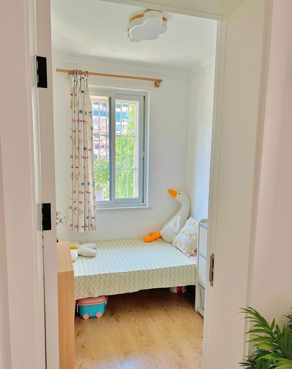 不做榻榻米,如何布置5平米不到的安全感小房间.