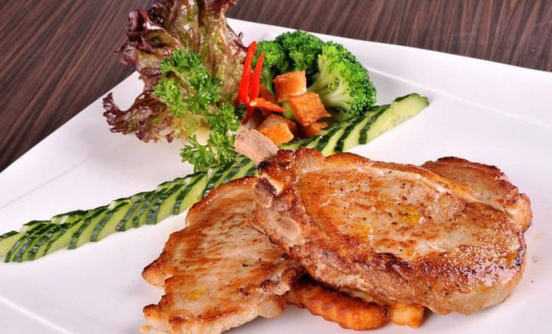 99香煎猪扒的做法99  99香煎猪扒是一道简单而美味的烹饪方法