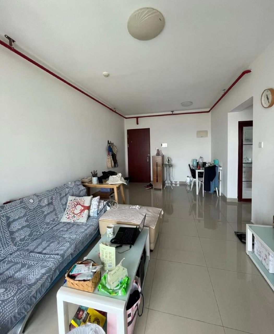 户型:一室 面积:66m2 位置:芙蓉区  背景:66平的一居室,一个人住的话