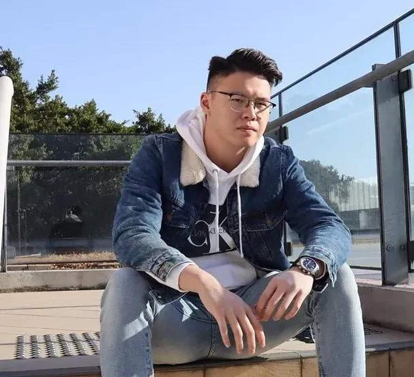 gif创作人# 香港著名女星曾华倩儿子林浩贤生活照,如今23岁,身高191