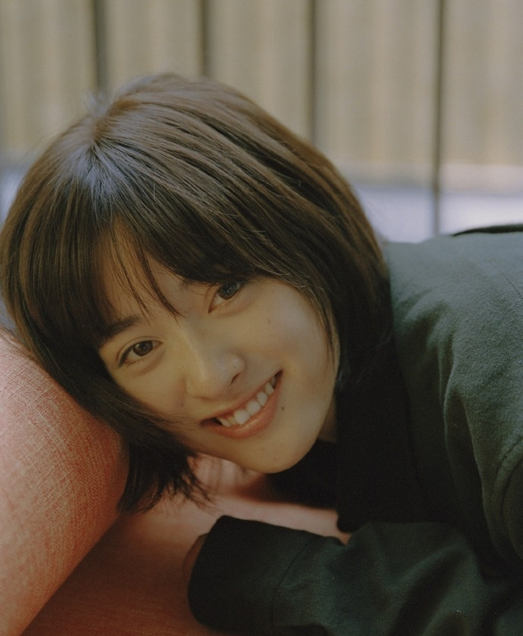 沈月黑短发型清爽,大眼睛迷人#沈月# #清爽穿搭