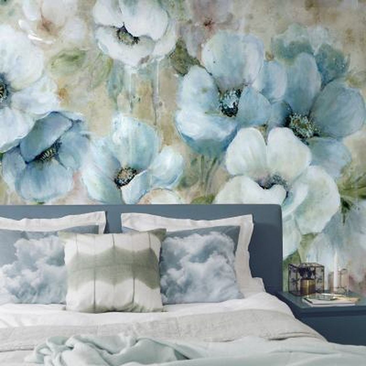 锦缎墙布质感莹润细腻和不易发霉.也因为其优越的质感和精细