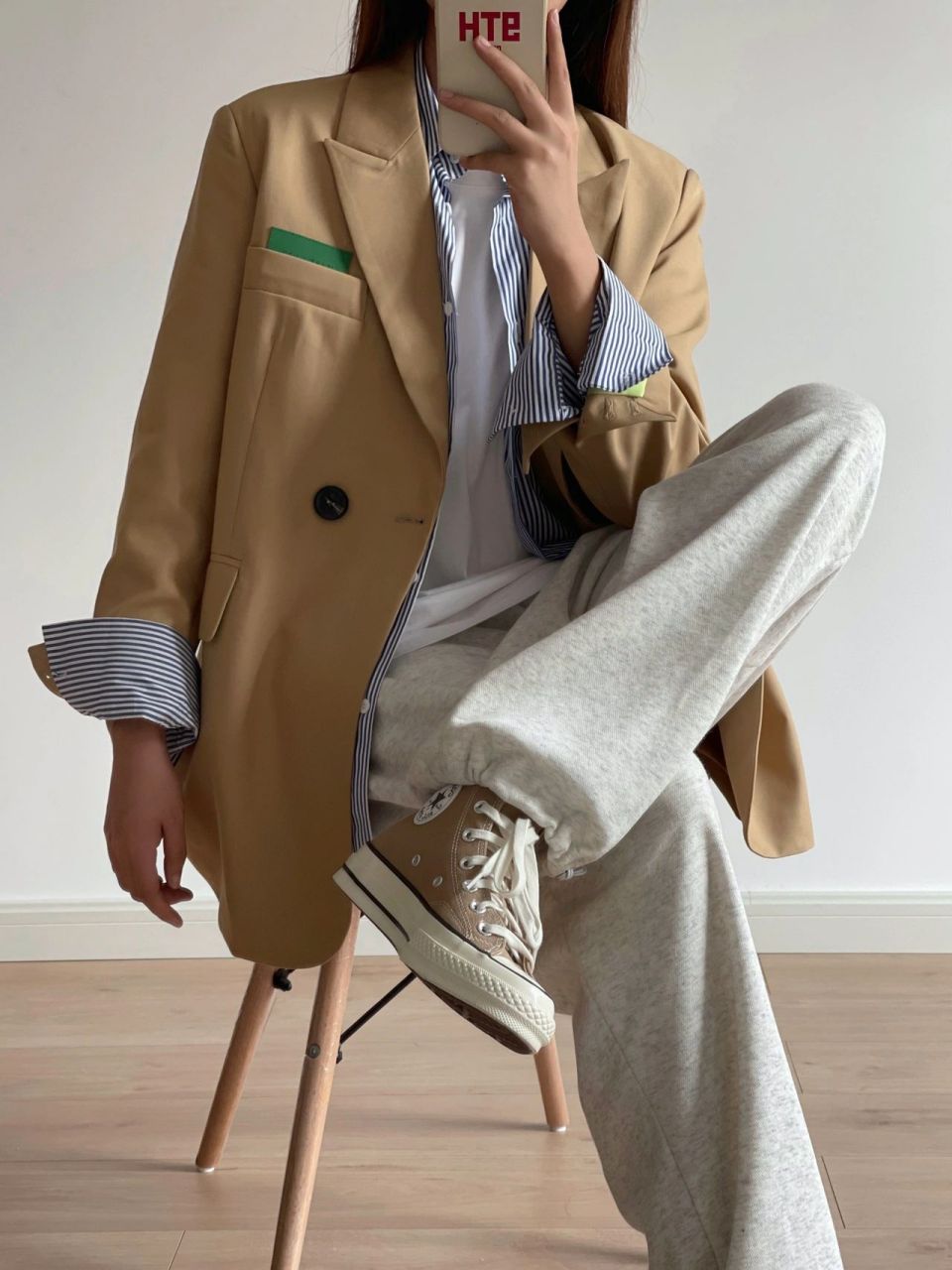 关于西装搭运动裤 尊的喜欢上正下宽这么穿 如果外套再大一丢丢就正好