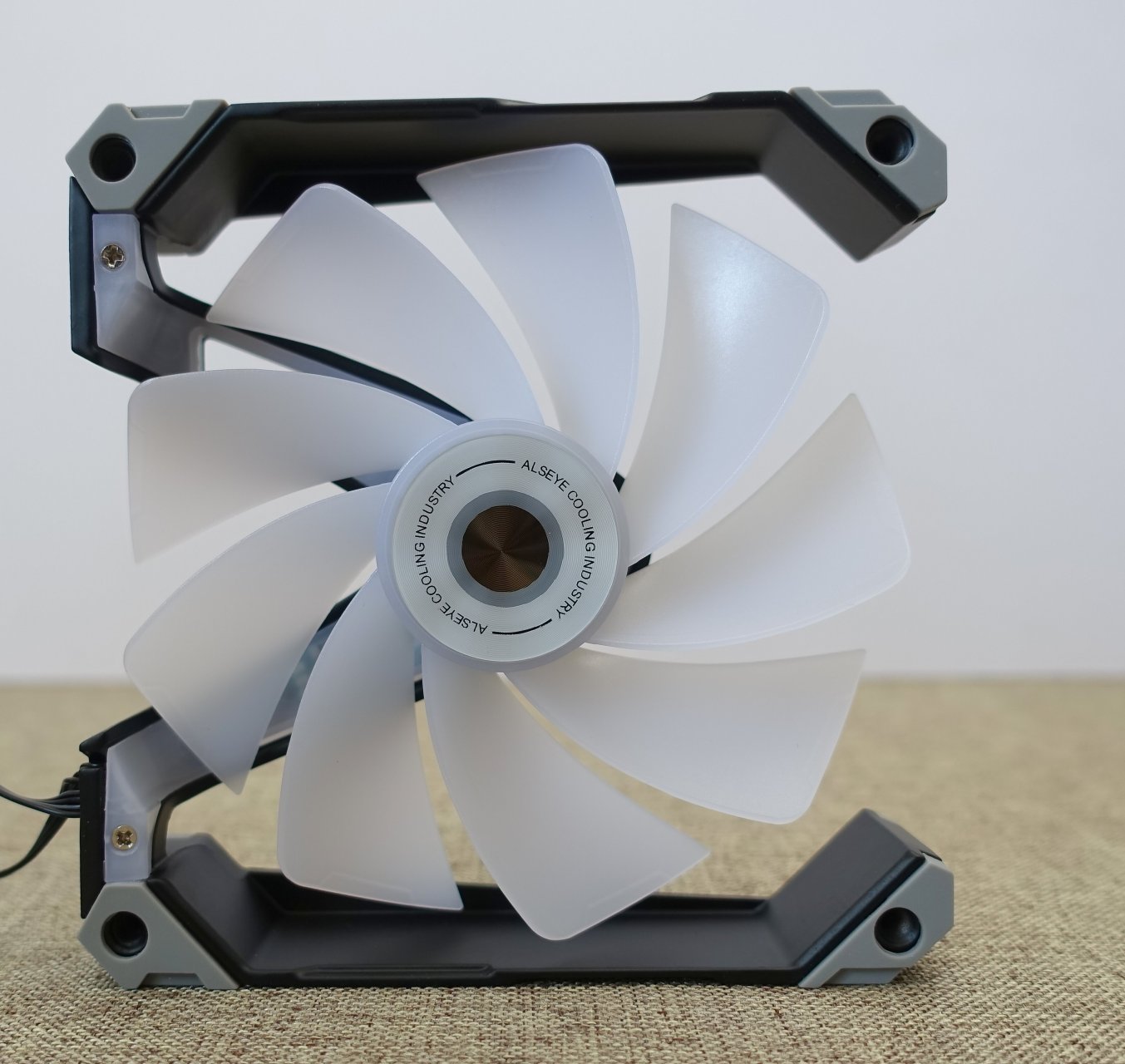 铝框rgb机箱风扇真是yyds!