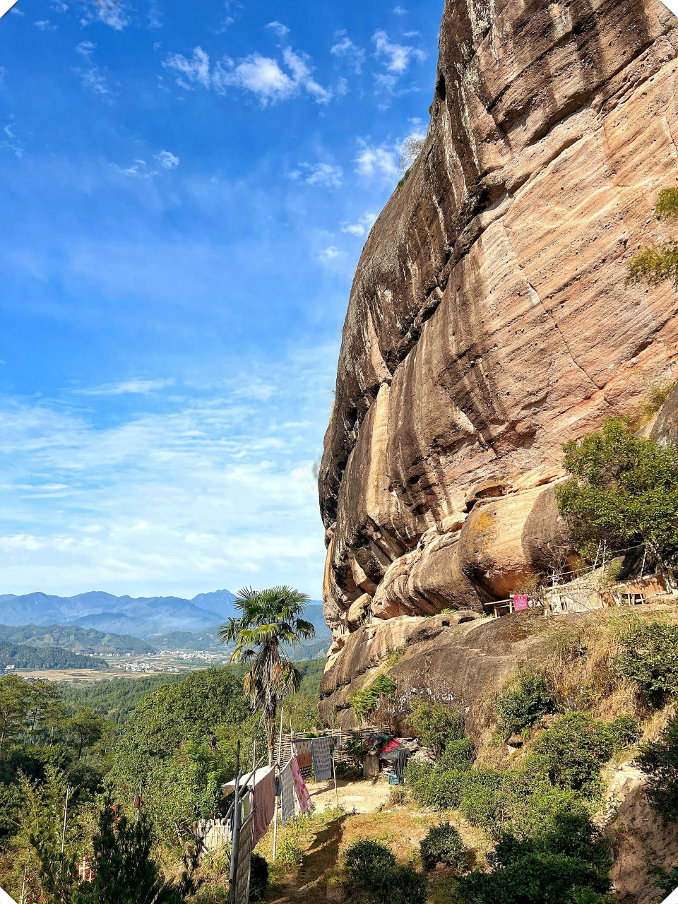 武夷山白云禅寺  武夷山的白云禅寺坐落在北灵峰白云岩附近的九曲溪