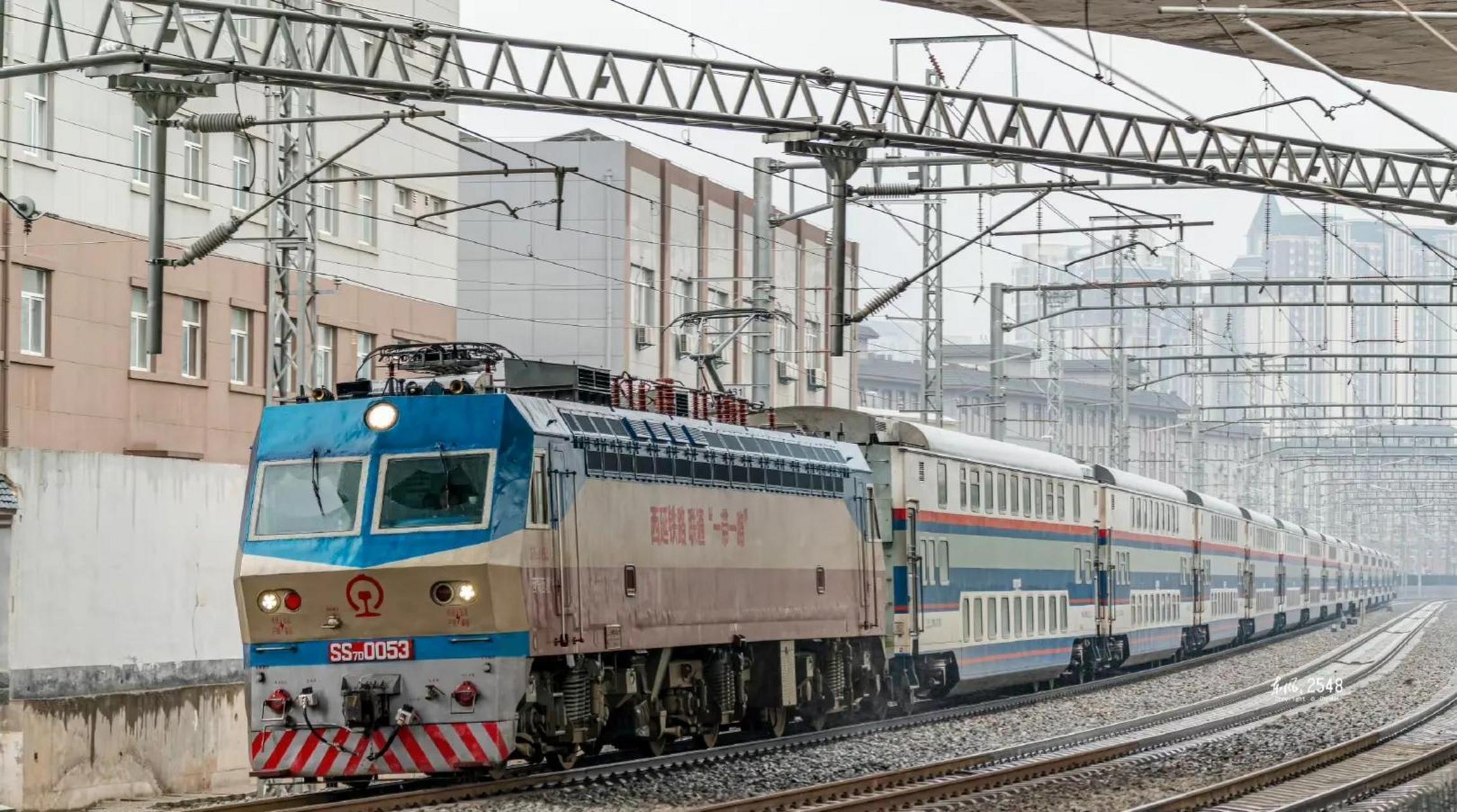 双层特快列车(图片来源于网络) 自2023年4月1号(明天)零时起 全国铁路