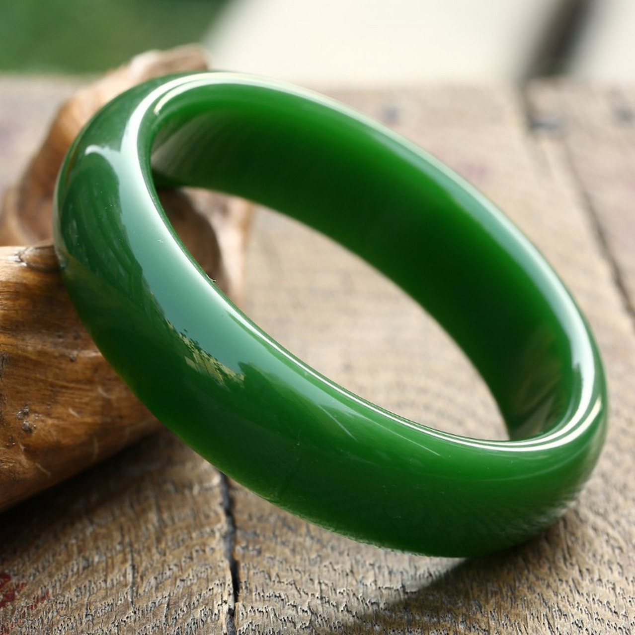 翡翠百科# 翡翠的一些普通级别颜色有灰绿色,墨绿色,菠菜绿,豆绿 