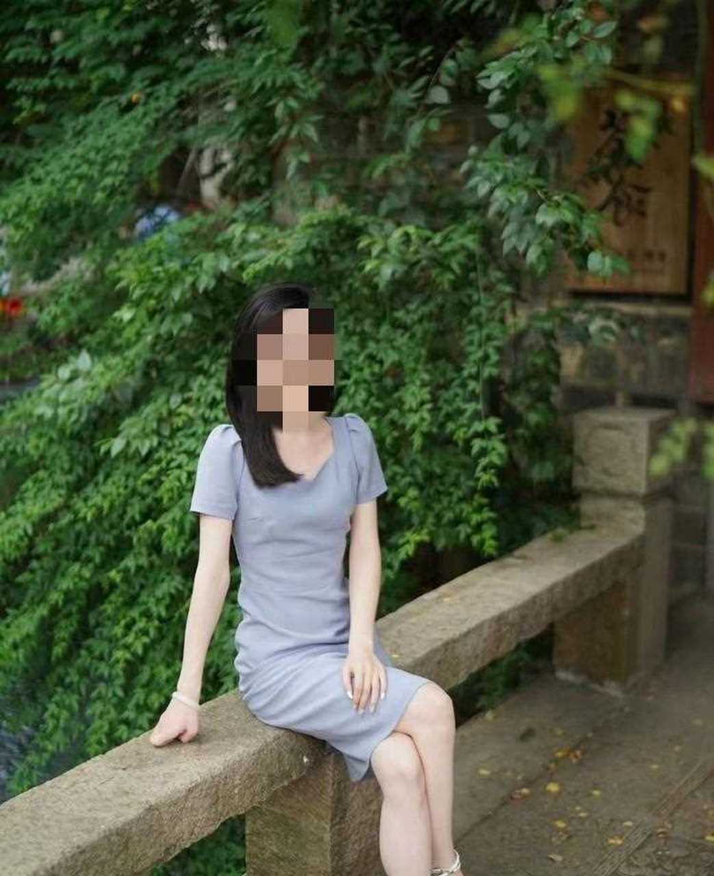 oliviawang长春花蓝连衣裙以蓝色为基调注入充满活力的紫色既温柔知性