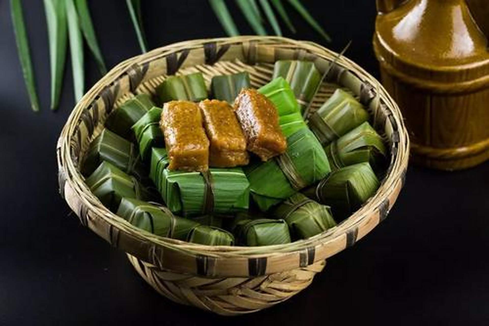 泸州特色美食黄粑,外观看起来是橙黄色的,并且香气十分浓厚,大家通常