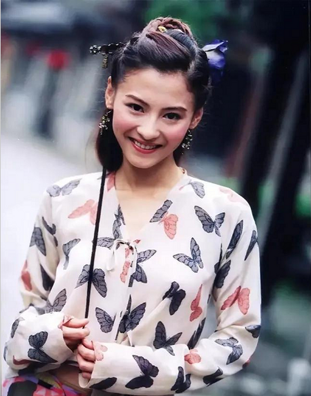 2002年《河东狮吼》中的张柏芝,22岁的张柏芝无可抵挡,凭借《喜剧之王