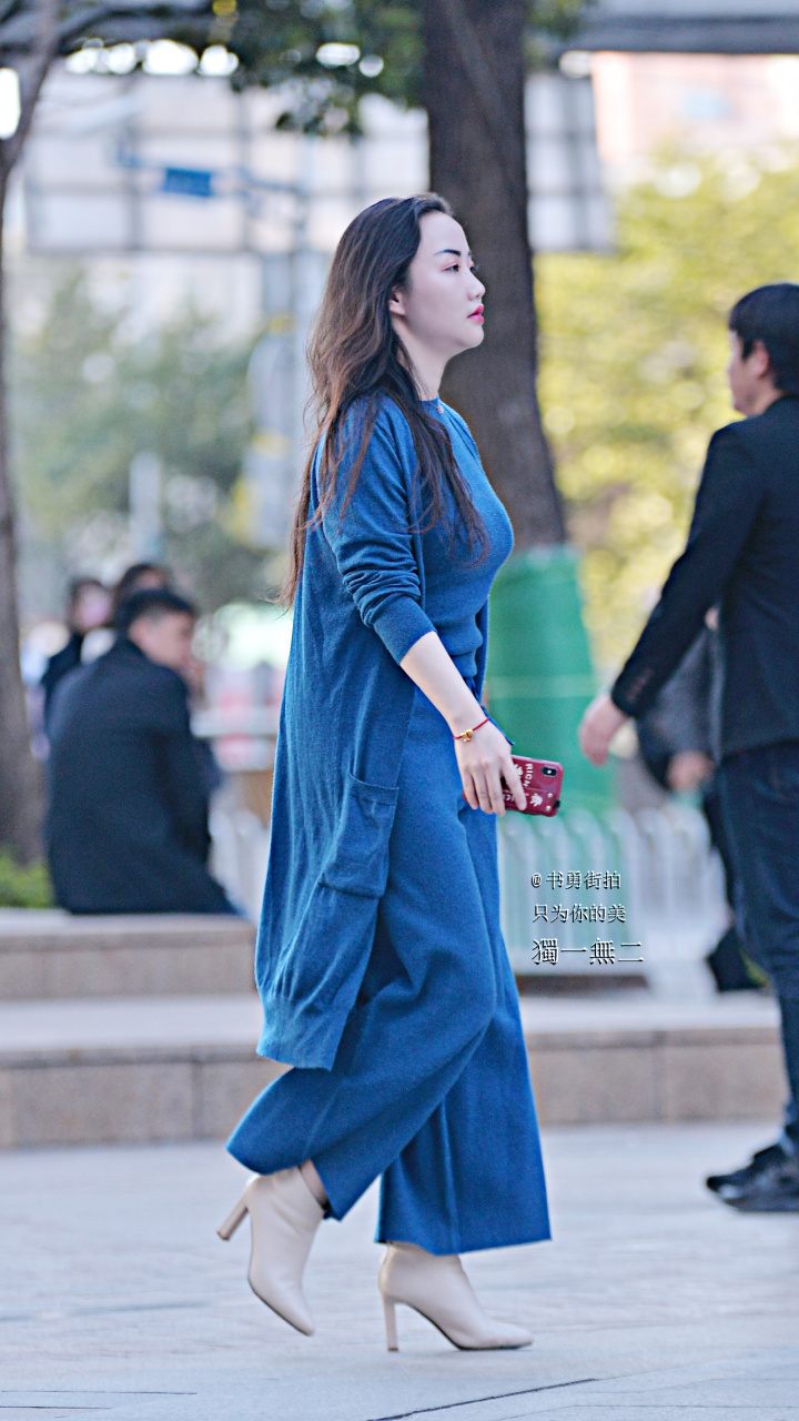 蓝色套装,阔腿裤搭配高跟鞋气质凸出.#爱美的女生都好看