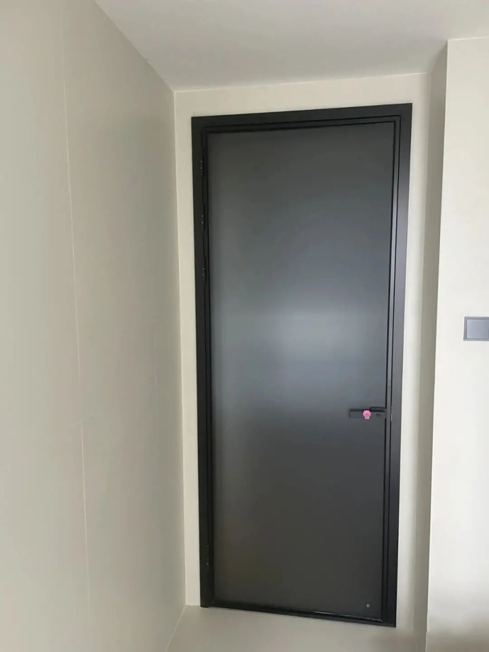 灰色油纱玻璃门,选灰框还是黑框好看