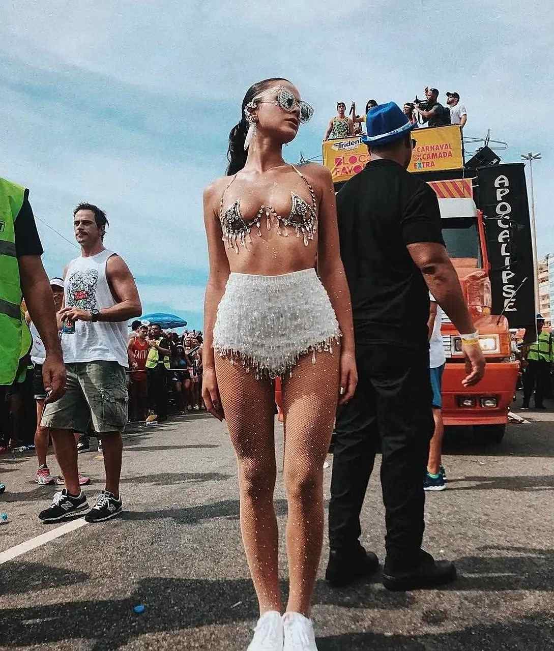 内马尔前女友布鲁娜·马尔科辛,长相甜美身材火辣.