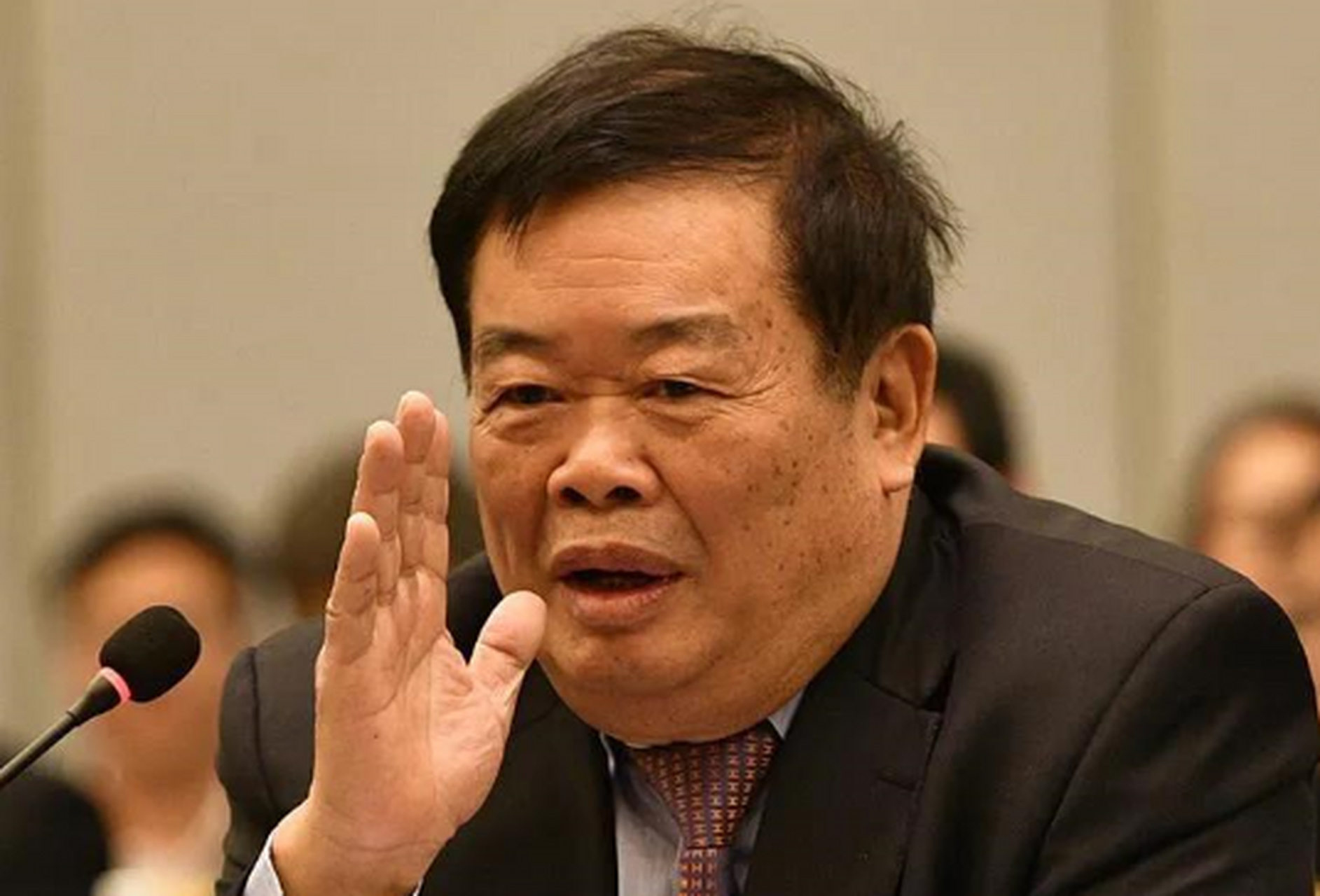 千亿富豪曹德旺的女儿曹艳萍移民美国,曹德旺放下狠话:"不改回中国