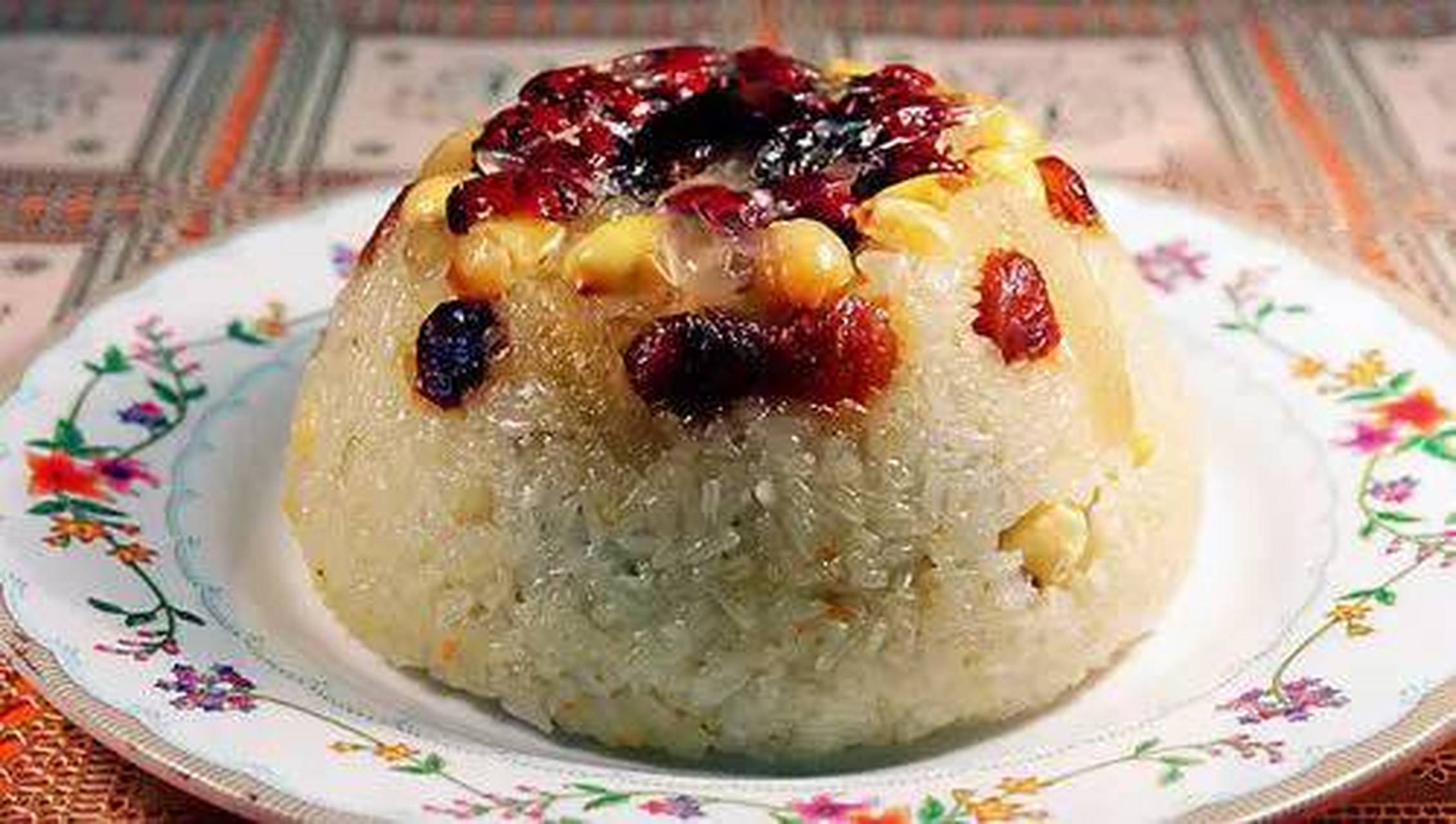 年夜饭必备菜谱,高颜值好寓意丨红豆糯米八宝饭 食材: 红豆,糯米,花生