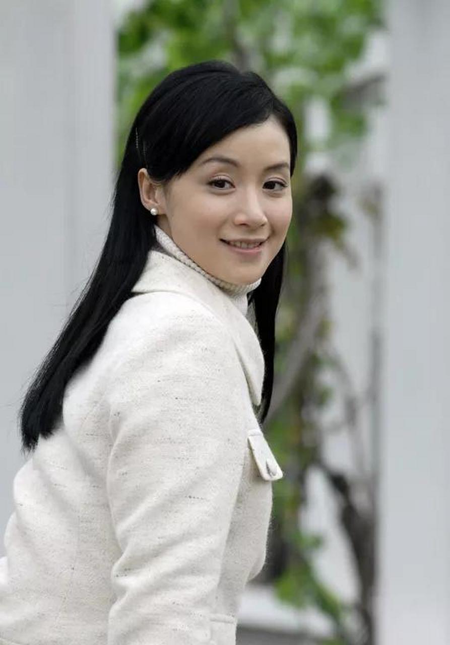 近日,当红演员姚芊羽在社交平台发布了一则自己热舞的视频,画面中的