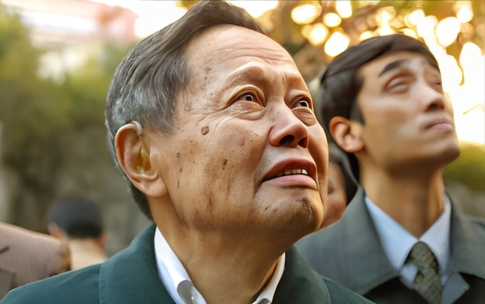 八年前,多才多艺的物理学家杨振宁与82岁的翁帆结婚,这在强烈抗议引起