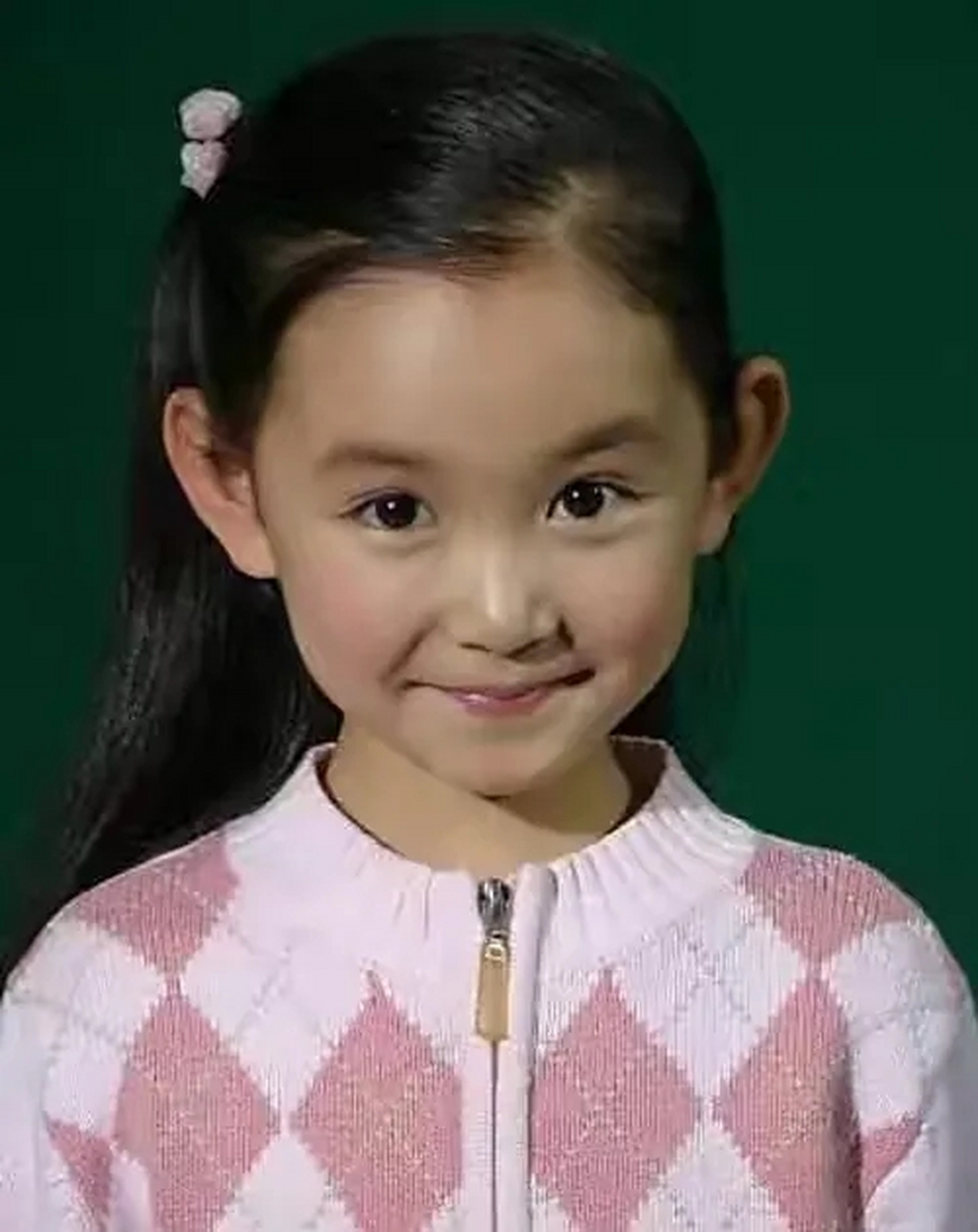 蒋依依原来是1/4的中德混血,她的爷爷是德国人.