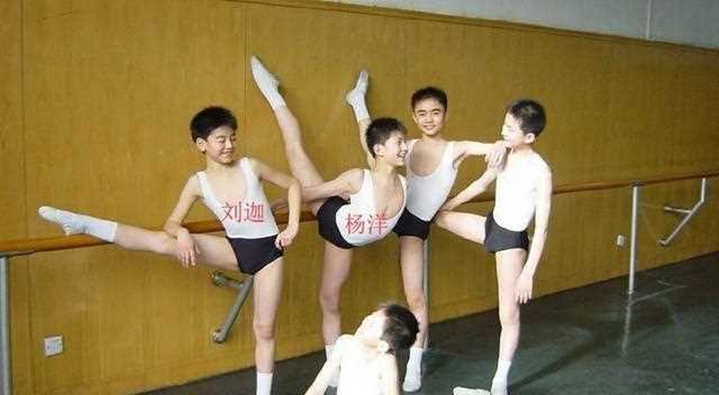 杨洋和刘迦被称为"军艺双子星",杨洋和刘迦小时候就认识,翻看他们小