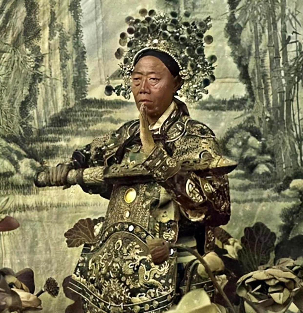 大太监李莲英虽然满脸脓疮丑陋,但他拥有令慈禧太后宠爱多年的特殊