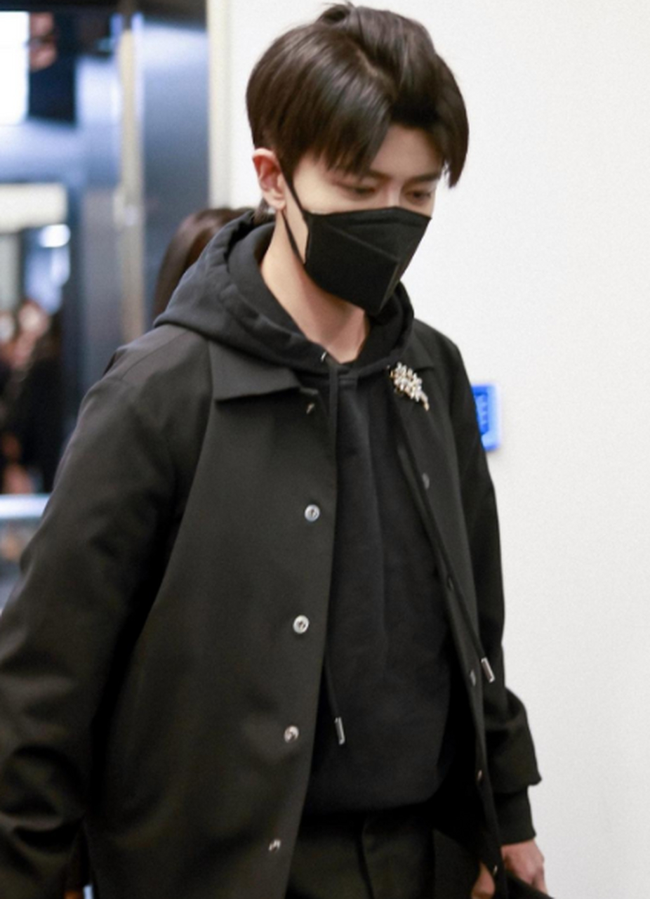 果然只要人长得帅,什么发型都好看~ #任嘉伦