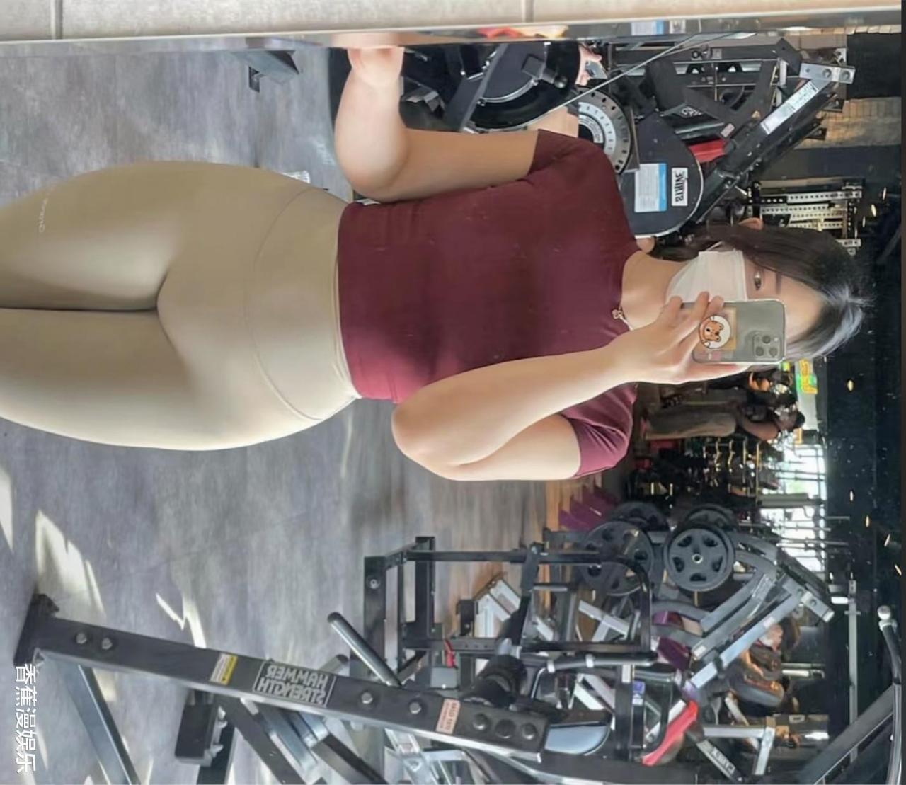 图集:淘气健身美少女自拍系列写真